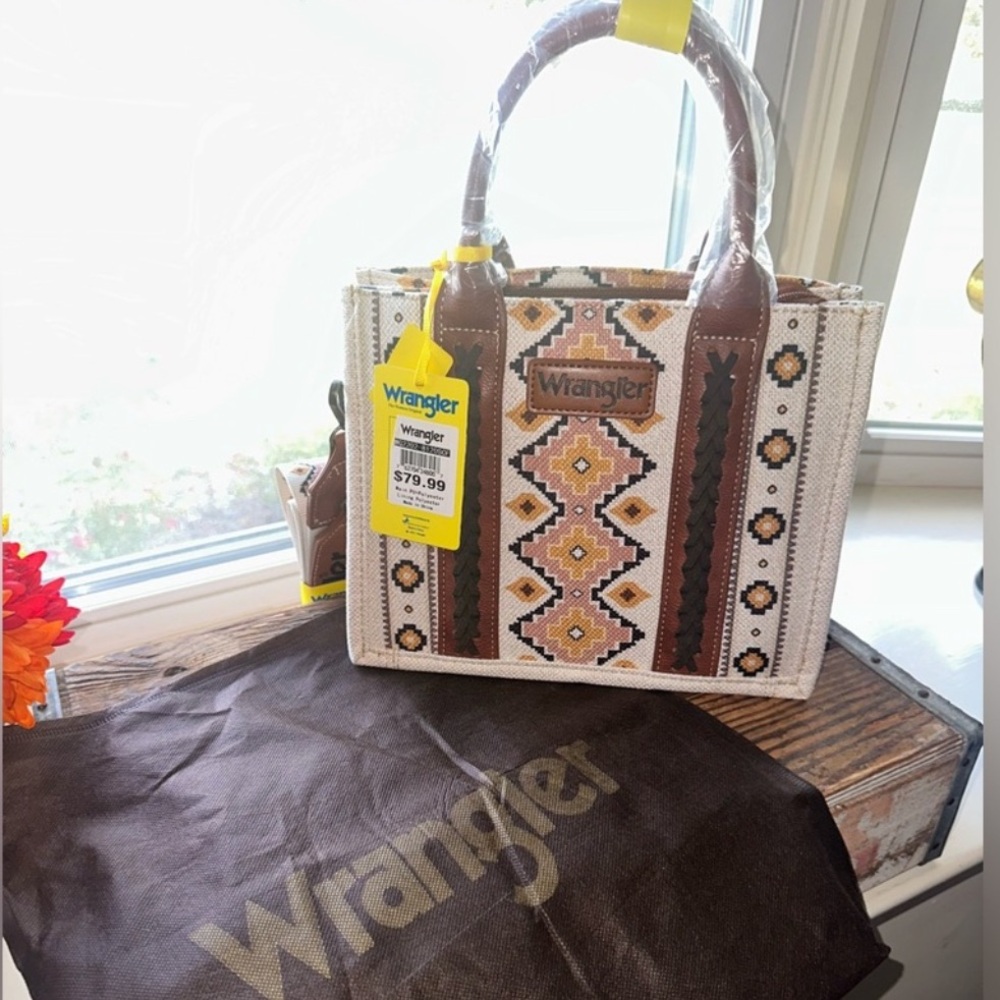 NWT! Wrangler Cream Aztec/Southwestern
Tote Handbag, Crossbody and Storage Bag - Picture 10 of 12